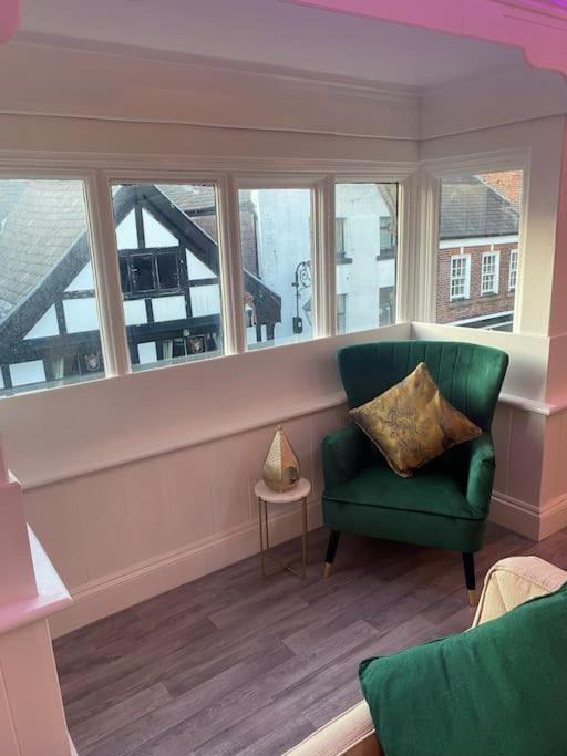 Lovely 2 Bedroom Penthouse Apartment In Chester - Free Parking!! Dış mekan fotoğraf